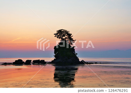 Toyama Prefecture, Amaharashi Beach before dawn Toyama Prefecture, Amaharashi Beach before dawn 126476291