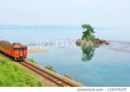 Himi Line and Onnaiwa Rock from Amaharashi Coast, Toyama Prefecture 126476297