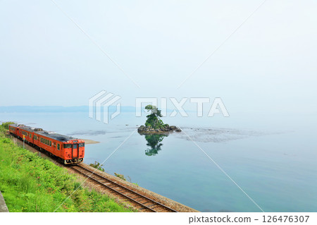 Himi Line and Onnaiwa Rock from Amaharashi Coast, Toyama Prefecture 126476307