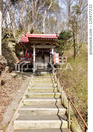 拍攝北海道函館市春天的湯之澤神社境內 126477232