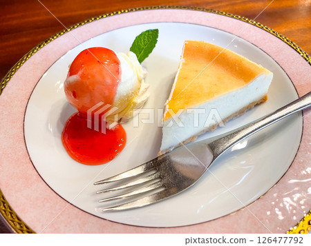 Cheesecake and strawberry ice cream dessert set 126477792