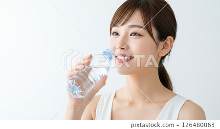 A young woman drinking water to prevent heat stroke 126480063