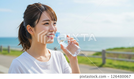 A young woman drinking water to prevent heat stroke 126480067