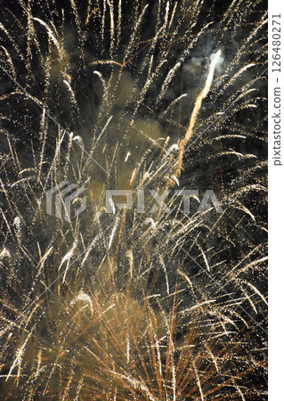 三重縣熊野市熊野煙火大會的煙火 126480271