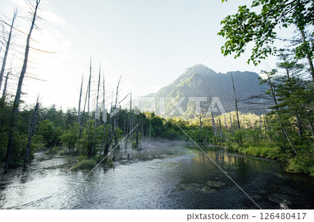 <長野>上高地的壯麗景色：岳澤沼澤和六百山 126480417