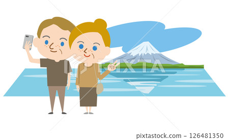 一對外國老年夫婦以富士山為背景自拍 126481350