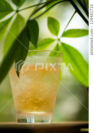 Ice and ginger ale 126481718