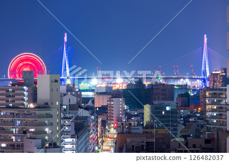 大阪：從弁天町站附近眺望大阪港（天保山大橋）的夜景 126482037