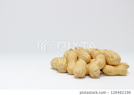 Simple peanuts Simple peanuts 126482190