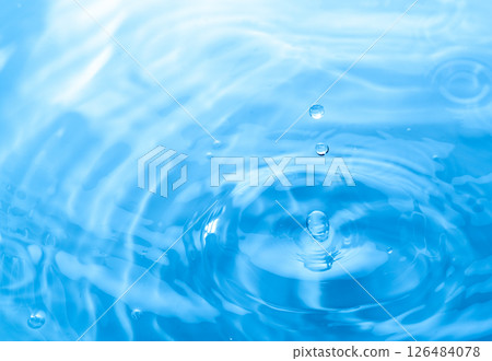 水濺動作鏡頭 126484078