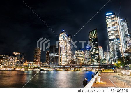 雪梨環形碼頭渡輪碼頭的夜晚 126486708