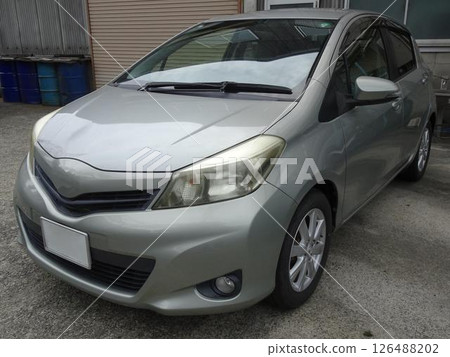 Passenger car (Toyota Vitz 3rd generation) Passenger car (Toyota Vitz 3rd generation) 126488202