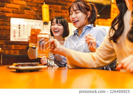 居酒屋裡的一幕 126488925