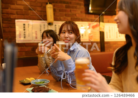 居酒屋裡的一幕 126489466