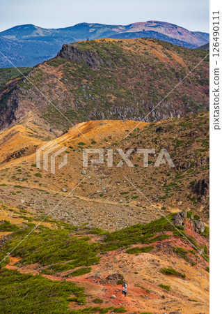 從安達太良山頂眺望鐵山、吾妻山脈、一西峽山 126490111