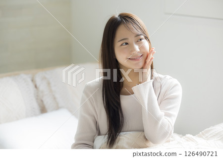 臥室裡的女人》 126490721