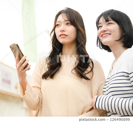 一個女人在這個過程中 一個女人在這個過程中 126490899