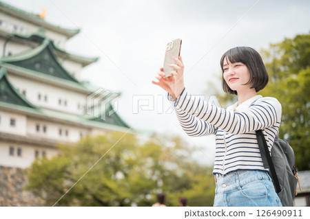 Portrait of a woman traveling Portrait of a woman traveling 126490911