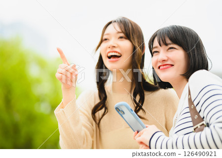 Woman traveling 126490921