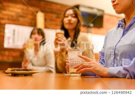 居酒屋裡的一幕 居酒屋裡的一幕 126490942