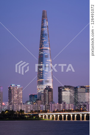 Evening view of Lotte World Tower skyscraper in Seoul South Korea Evening view of Lotte World Tower skyscraper in Seoul South Korea 126491072