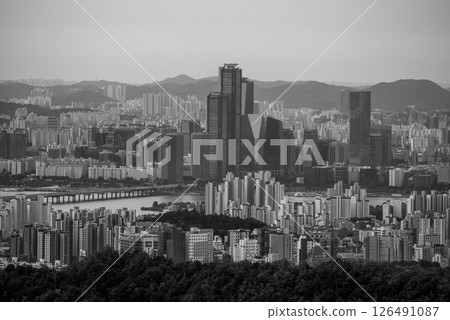 Urban sprawl cityscape of Seoul, capital of South Korea 126491087