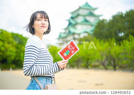 Tourist woman and guidebook 126491652