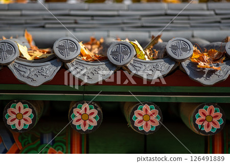 Roof decorations on Changdeokgung palace of the Joseon dynasty in Seoul, South Korea 126491889