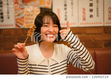 居酒屋的女性 居酒屋的女性 126492519