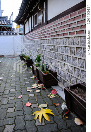 Bukchon Hanok village old traditional Korean architecture district and famous tourist destination in Seoul, South Korea Bukchon Hanok village old traditional Korean architecture district and famous tourist destination in Seoul, South Korea 126493434