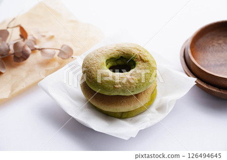 Baked spinach and matcha donuts Baked spinach and matcha donuts 126494645