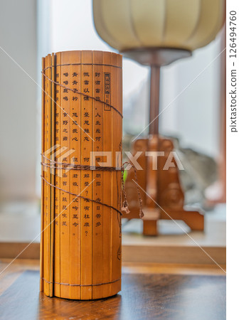 上海古書店有售竹簡版《曹操短歌行》 上海古書店有售竹簡版《曹操短歌行》 126494760