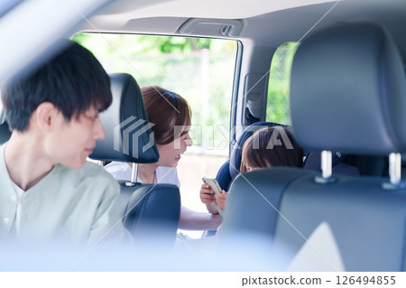 全家一起開車出去 全家一起開車出去 126494855