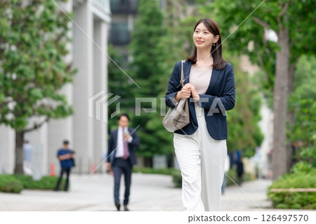 Walking business woman Walking business woman 126497570