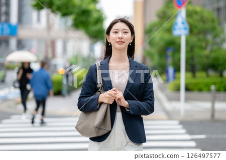 Walking business woman Walking business woman 126497577