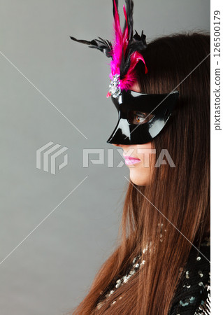woman face with carnival mask 126500179