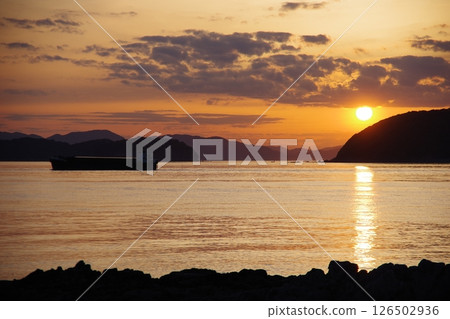 在海上日落 在海上日落 126502936