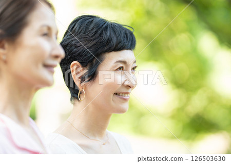 Senior women's portrait Senior women's portrait 126503630