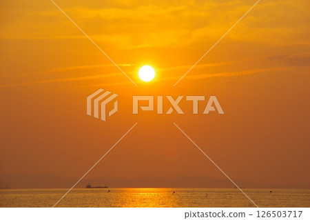 在海上日落 126503717