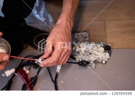 Maintenance of Electronic Devices Utilizing Specialized Cleaning Spray for Optimal Performance 126504399