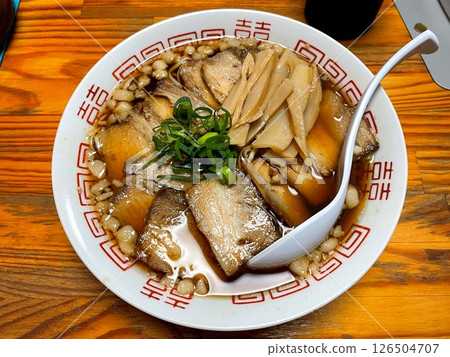 日式濃鬱拉麵 126504707