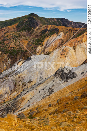 從安達太良山和船明神山的山脊上眺望馬之瀨和鐵山 從安達太良山和船明神山的山脊上眺望馬之瀨和鐵山 126505665