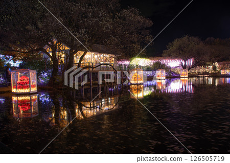 Original shop by the pond ~Ashikaga Flower Park~ Original shop by the pond ~Ashikaga Flower Park~ 126505719