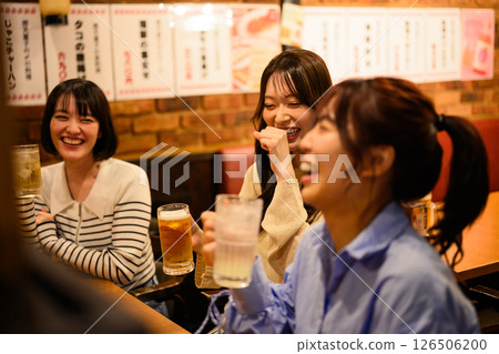 居酒屋裡的一幕 126506200