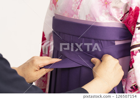 The process of putting on women's hakama Graduation hakama The process of putting on women's hakama Graduation hakama 126507154