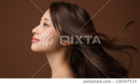 美麗女子的畫像，頭髮在風中飄揚 126507514