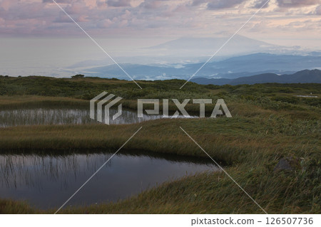 從月山彌陀原濕地眺望鳥海山 126507736