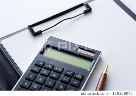 黑色計算機和活頁夾 126509073
