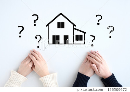 一對夫婦詢問關於建房或買房的問題 一對夫婦詢問關於建房或買房的問題 126509672