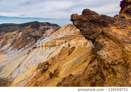 A view of the crater walls of Numanodaira and Mt. Tetsuzan from the ridgeline of Mt. Adatara and Mt. Funamyojin 126509731